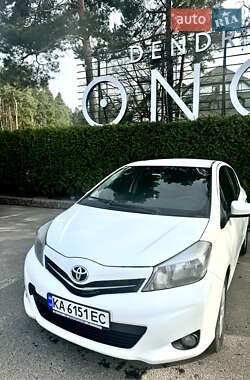 Хэтчбек Toyota Yaris 2012 в 