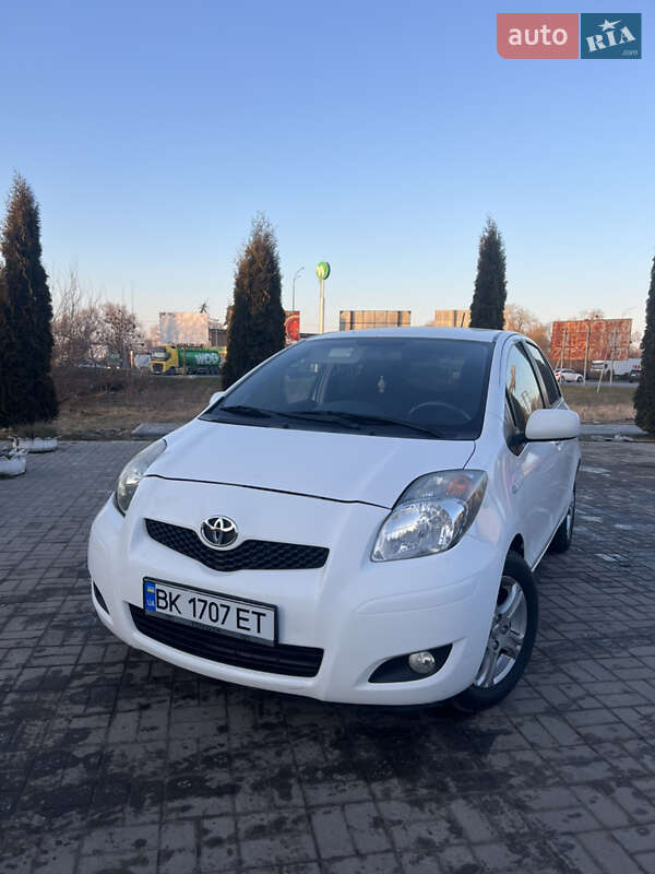 Хэтчбек Toyota Yaris 2010 в Дубно