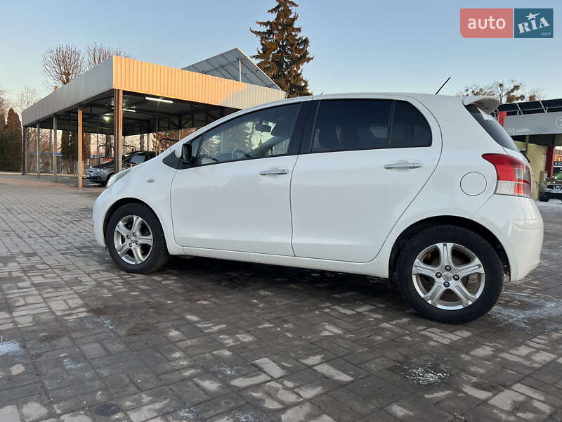 Хэтчбек Toyota Yaris 2010 в Дубно
