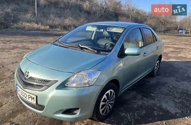 Седан Toyota Yaris 2006 в Києві