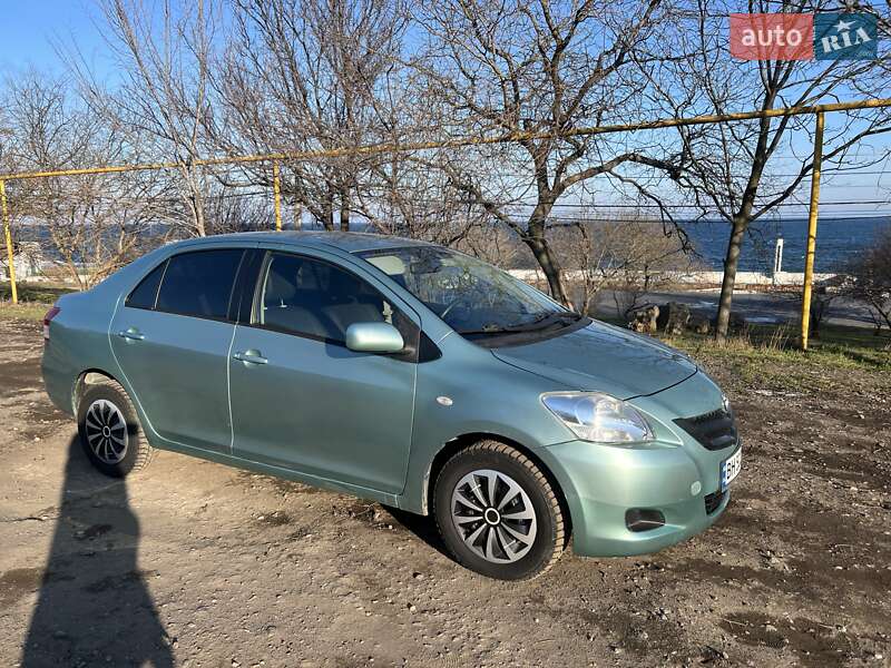 Седан Toyota Yaris 2006 в Киеве