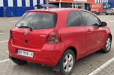 Хэтчбек Toyota Yaris 2006 в Дубно