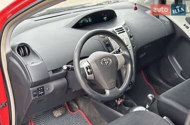 Хэтчбек Toyota Yaris 2006 в Дубно