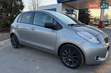 Хэтчбек Toyota Yaris 2006 в Городке