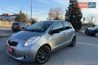 Хэтчбек Toyota Yaris 2006 в Городке