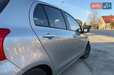 Хэтчбек Toyota Yaris 2006 в Городке