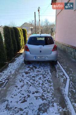 Хэтчбек Toyota Yaris 2008 в 
