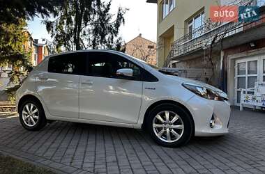 Хэтчбек Toyota Yaris 2015 в 