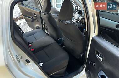Хэтчбек Toyota Yaris 2015 в 