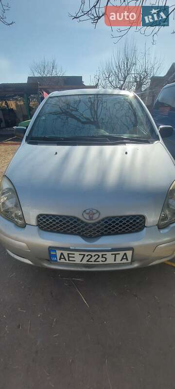 Хэтчбек Toyota Yaris 2004 в Магдалиновке