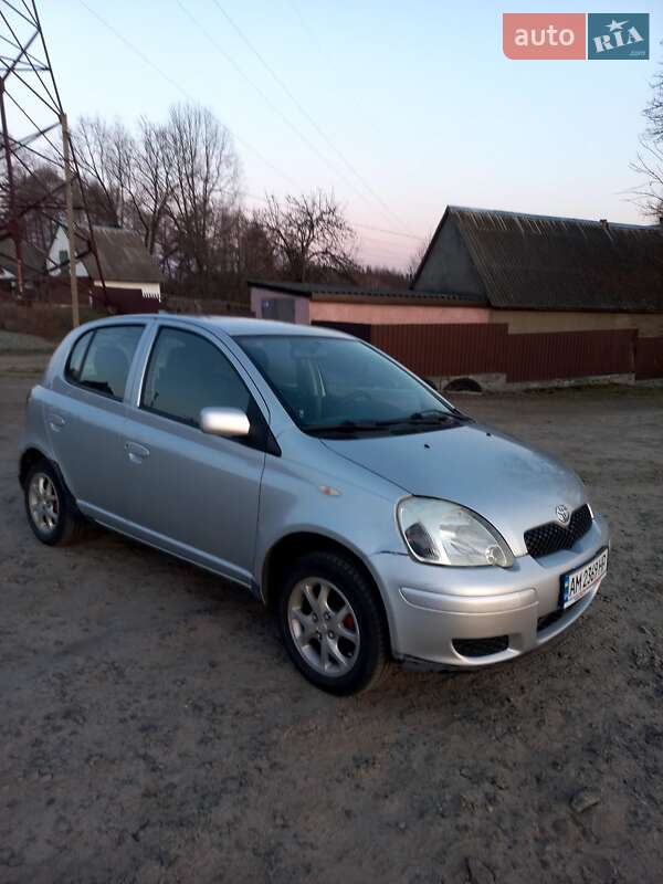 Хэтчбек Toyota Yaris 2003 в Малине