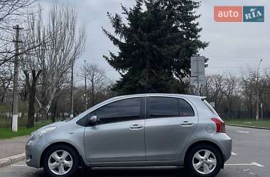 Хэтчбек Toyota Yaris 2007 в 