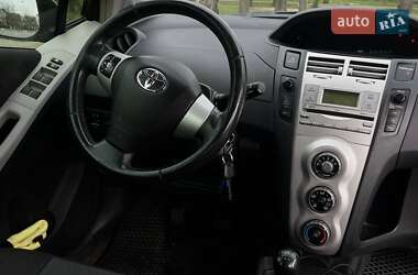 Хэтчбек Toyota Yaris 2007 в 