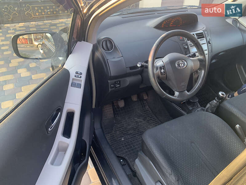 Хэтчбек Toyota Yaris 2010 в Черкассах