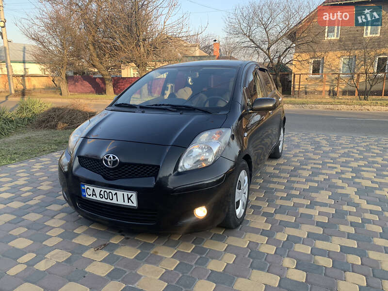Хэтчбек Toyota Yaris 2010 в Черкассах