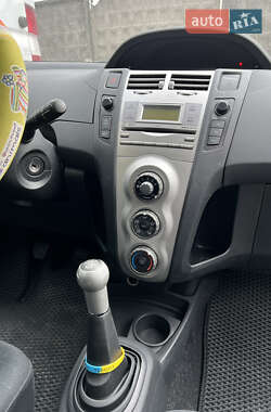 Хэтчбек Toyota Yaris 2008 в 
