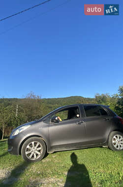 Хэтчбек Toyota Yaris 2008 в 