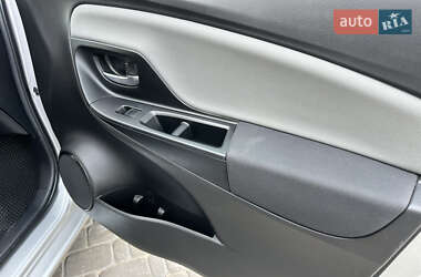 Хетчбек Toyota Yaris 2019 в 