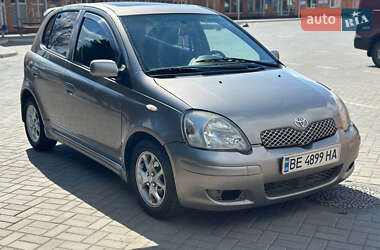 Хэтчбек Toyota Yaris 2003 в 