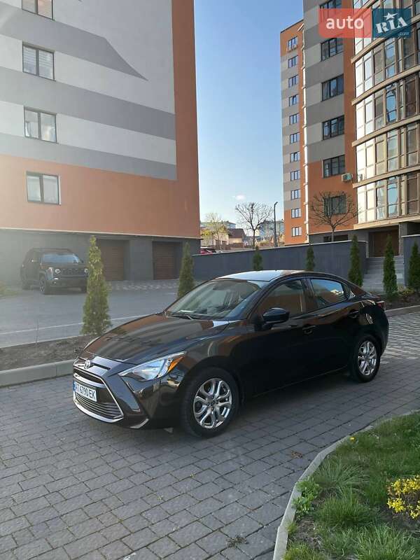 Седан Toyota Yaris 2015 в 