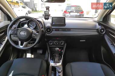 Седан Toyota Yaris 2015 в 