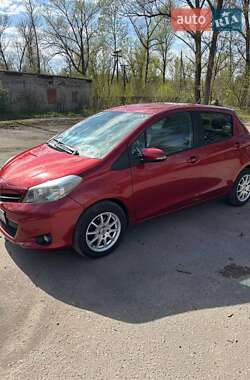 Хэтчбек Toyota Yaris 2011 в 