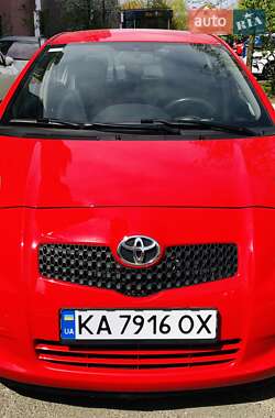 Хэтчбек Toyota Yaris 2006 в 