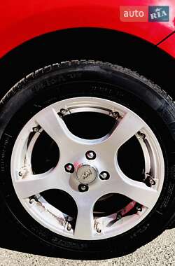 Хэтчбек Toyota Yaris 2006 в 