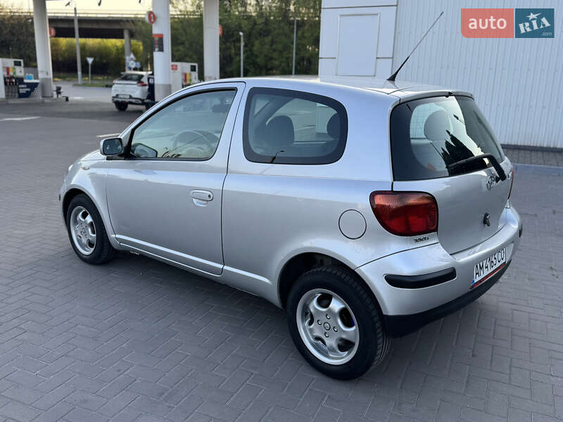 Хэтчбек Toyota Yaris 2005 в Каменском