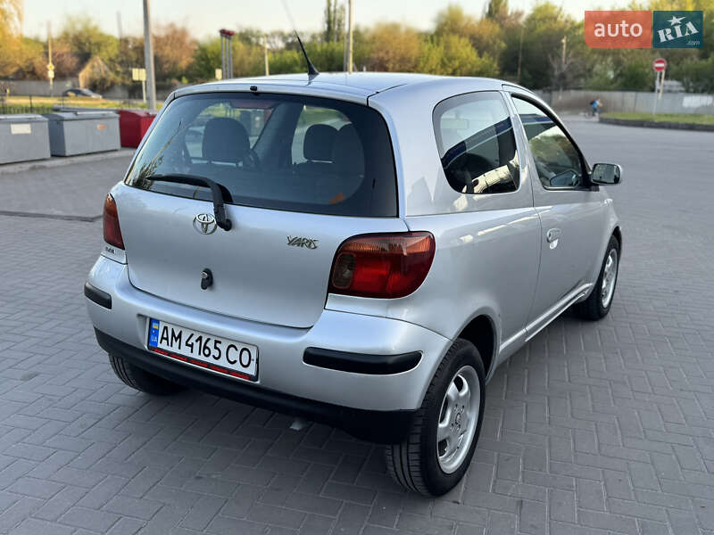 Хэтчбек Toyota Yaris 2005 в Каменском