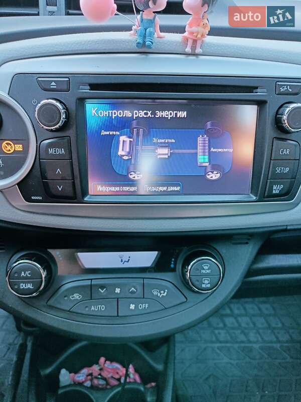 Хэтчбек Toyota Yaris 2013 в Каменском фото 3 Хэтчбек Toyota Yaris 2013 в Каменском