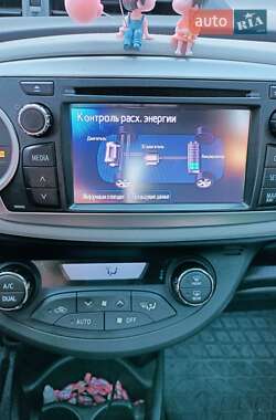 Хэтчбек Toyota Yaris 2013 в 