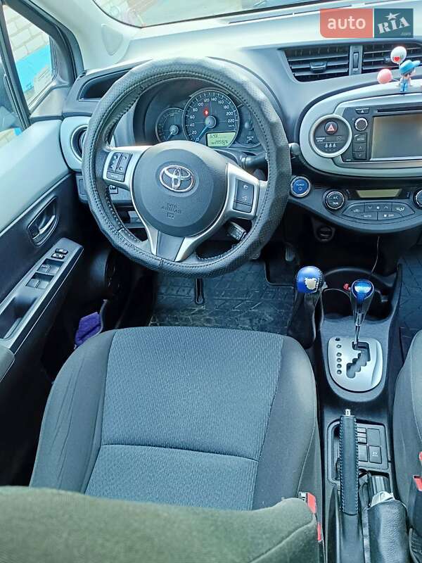 Хэтчбек Toyota Yaris 2013 в Каменском фото 7 Хэтчбек Toyota Yaris 2013 в Каменском