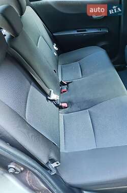 Хэтчбек Toyota Yaris 2013 в 