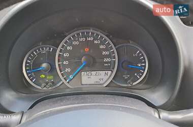 Хэтчбек Toyota Yaris 2013 в 