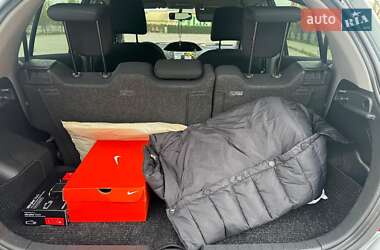 Хэтчбек Toyota Yaris 2006 в 