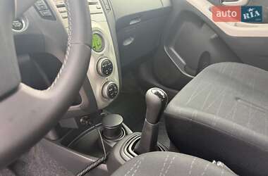 Хэтчбек Toyota Yaris 2006 в 