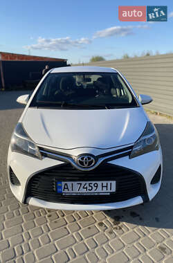 Хэтчбек Toyota Yaris 2014 в 