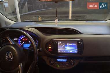 Хэтчбек Toyota Yaris 2016 в 