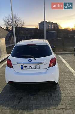 Хэтчбек Toyota Yaris 2016 в 
