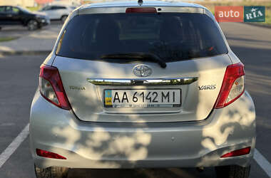 Хэтчбек Toyota Yaris 2012 в 