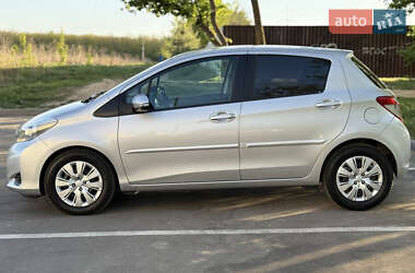 Хэтчбек Toyota Yaris 2012 в 