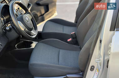Хэтчбек Toyota Yaris 2012 в 