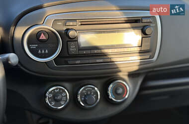 Хэтчбек Toyota Yaris 2012 в 