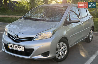 Хэтчбек Toyota Yaris 2012 в 