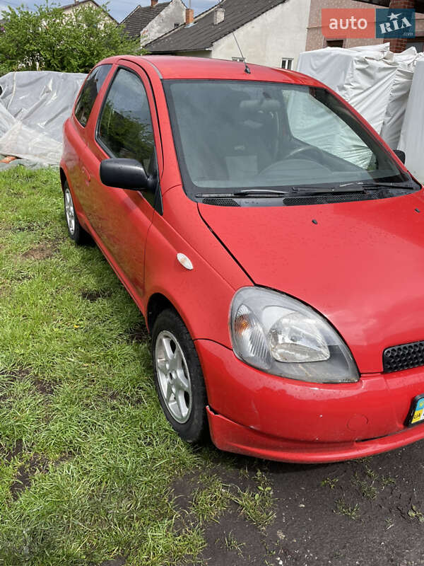 Хэтчбек Toyota Yaris 2000 в Львове
