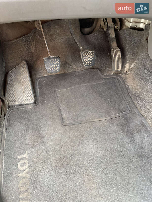 Хэтчбек Toyota Yaris 2000 в Львове