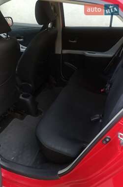 Хэтчбек Toyota Yaris 2006 в 