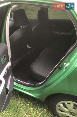 Хетчбек Toyota Yaris 2007 в 