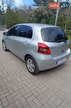 Хэтчбек Toyota Yaris 2006 в 
